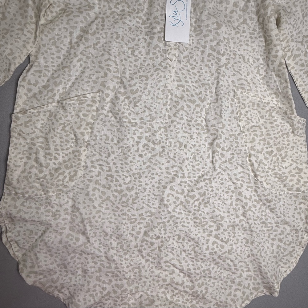 Kyla Seo Caite Layla Blouse Top Cheetah Animal Tunic Karyn Linen Sand Small NWT - Picture 5 of 9